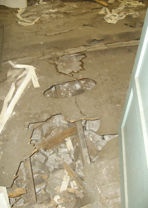 Decaying Floor Structures