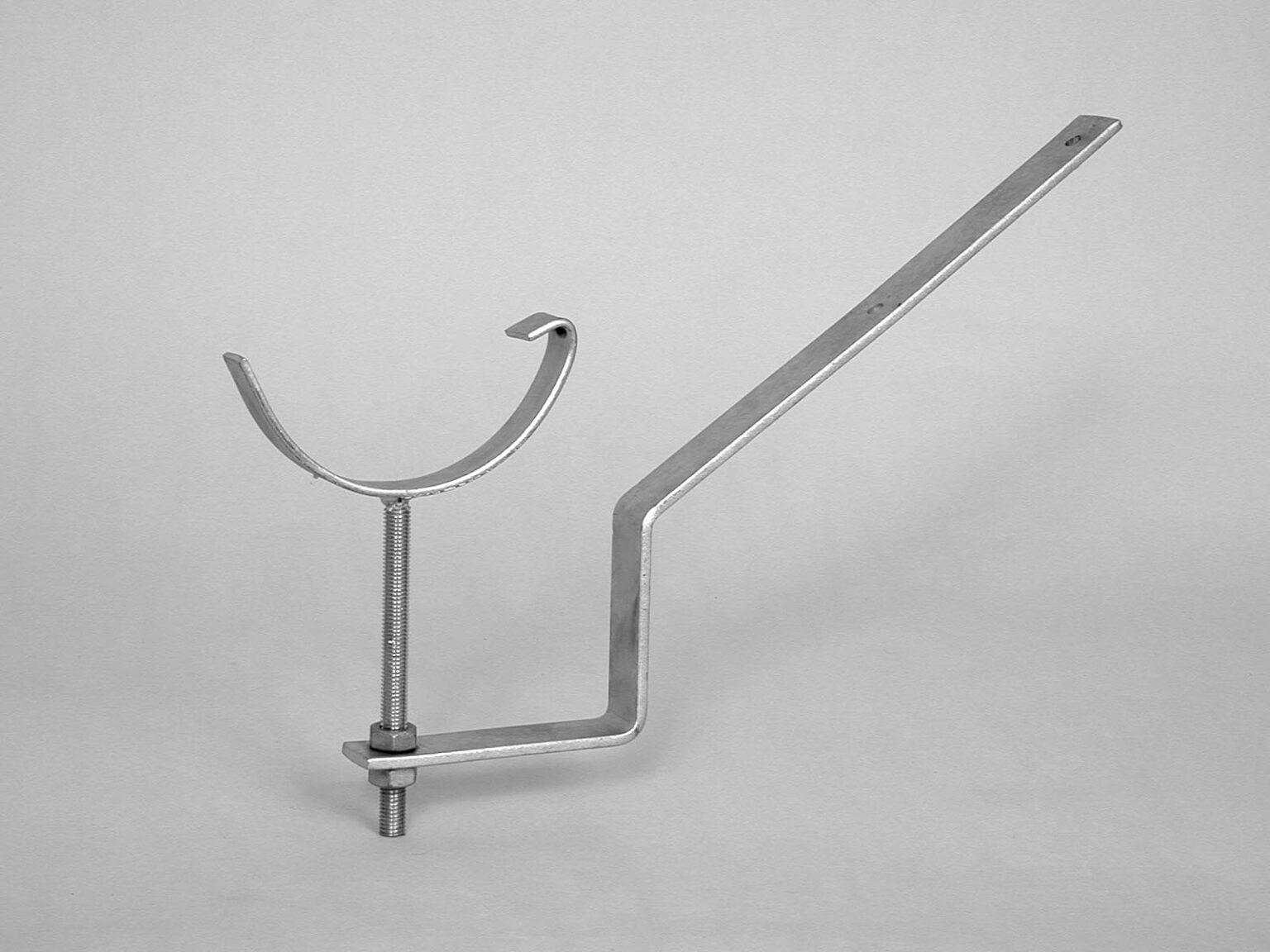 Top rafter rise and fall bracket for half round cast iron Gutter