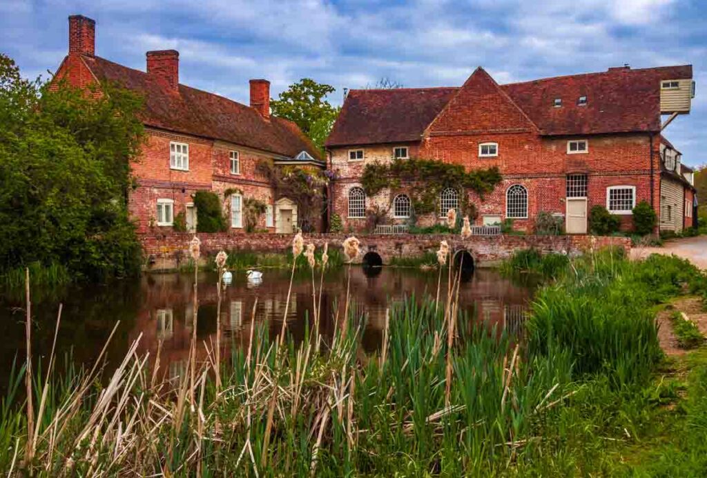 Flatford-Mill-Deadham-Suffolk-historic-buildings