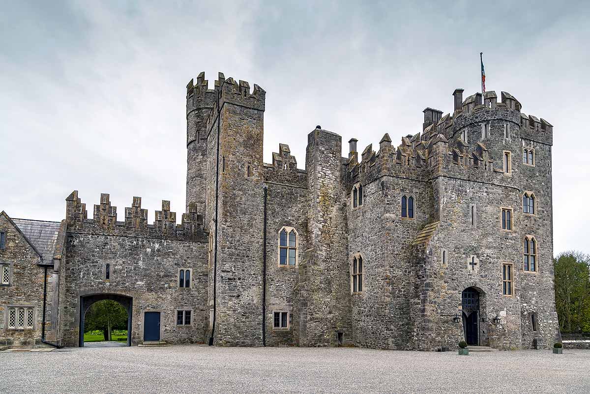 Ireland_County-Kildare_Kilcea-Castle_cast-iron-pipes-and-guttering