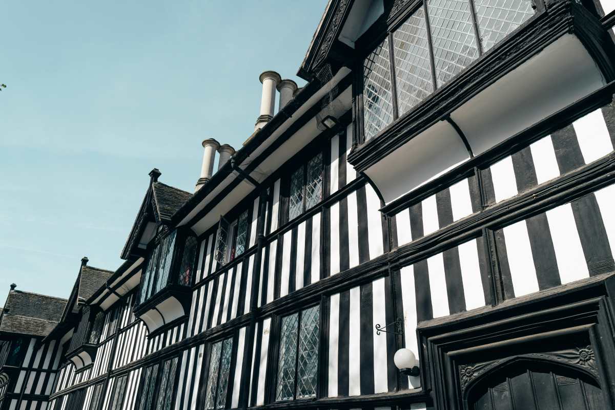 Tudor_Timber-framed-building_cast-iron-gutter-on-Tudor-building