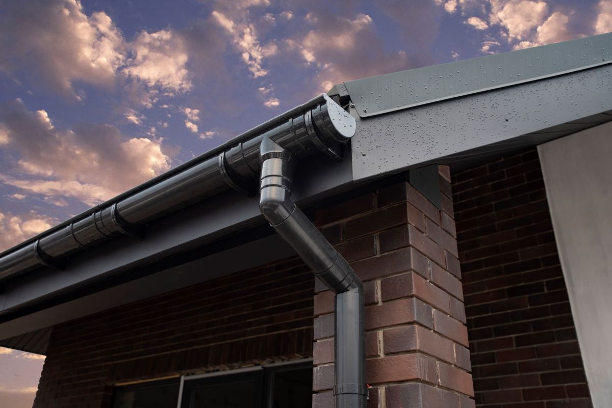 Swish_adjustable_rise-and-fall-gutter-brackets