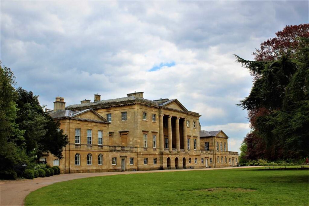 Berkshire_Basildon-Park_listed-buildings_cast-iron-pipes-and-hoppers