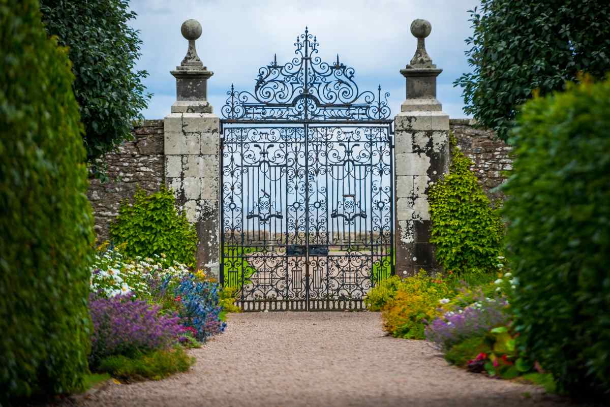 Wrought-iron-gates_repair_restoration_painting