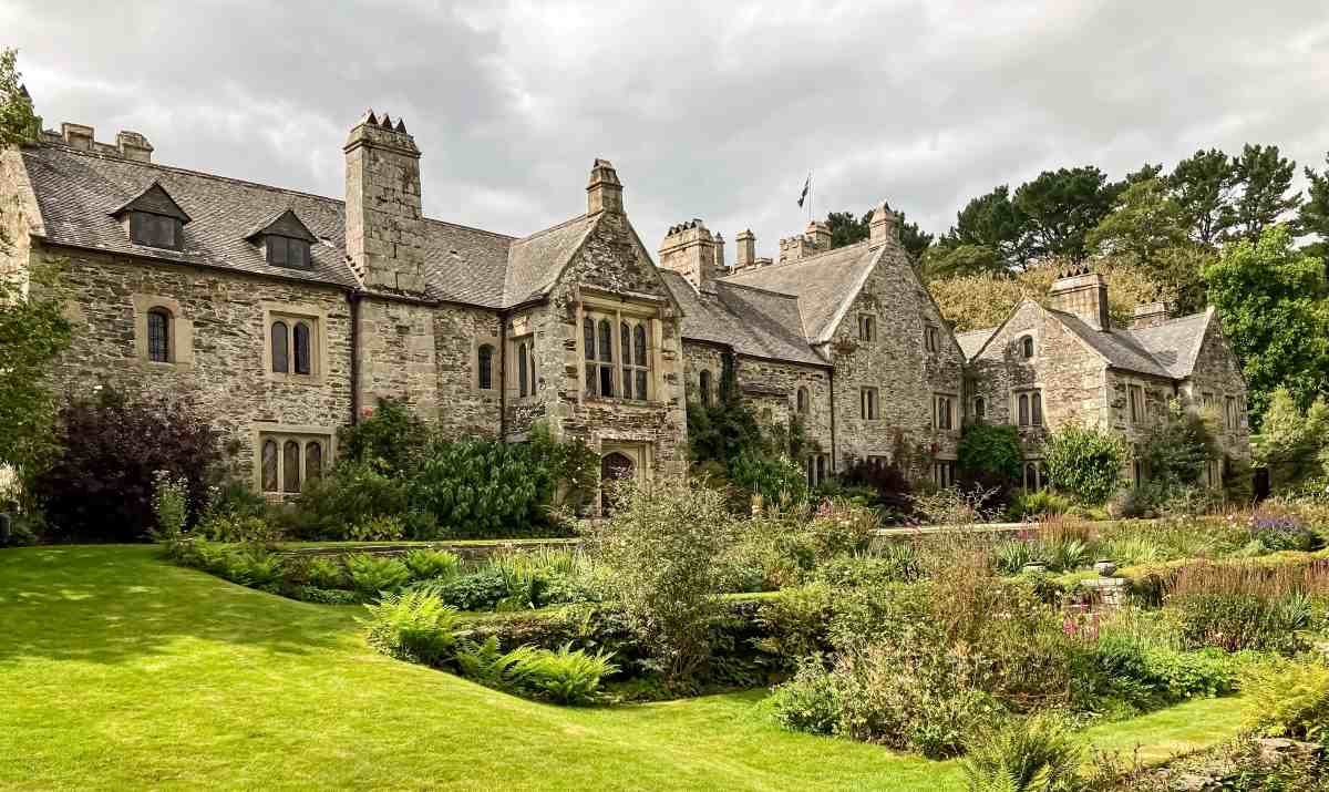 Cornwall_Cotehele_Listed-Buildings_Cast-Iron-Guttering