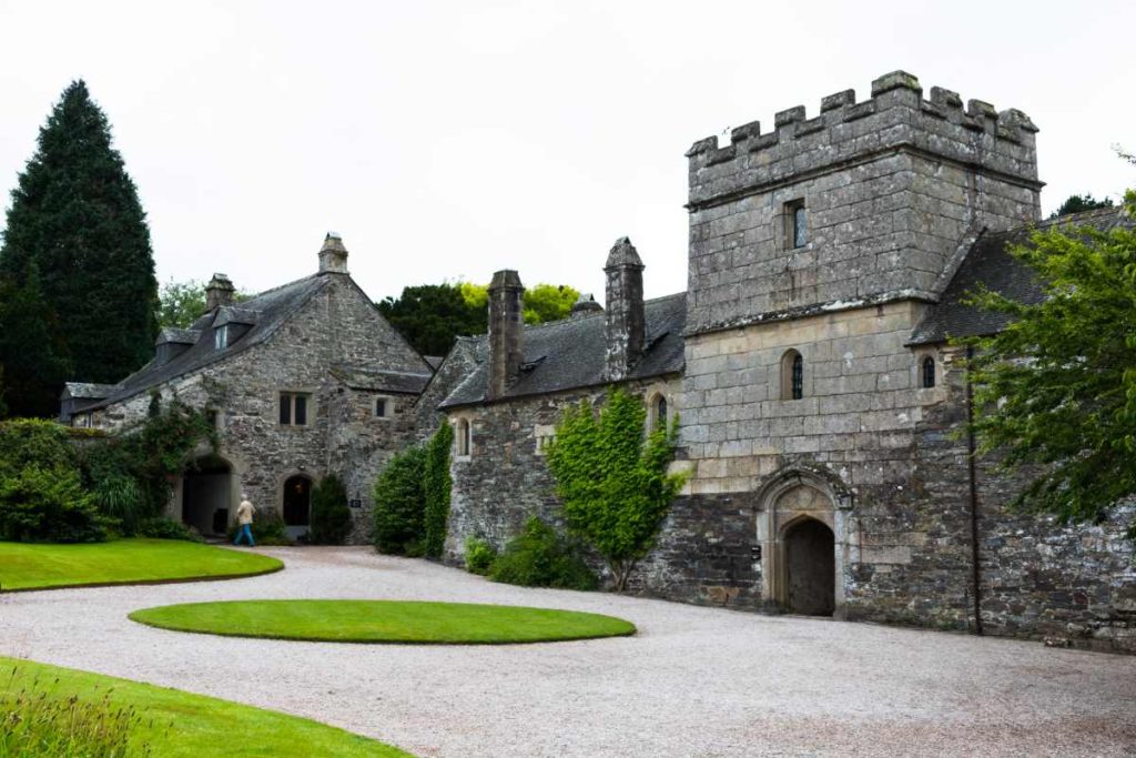 Cornwall_Listed-Buildings_Cast-Iron-Downpipes