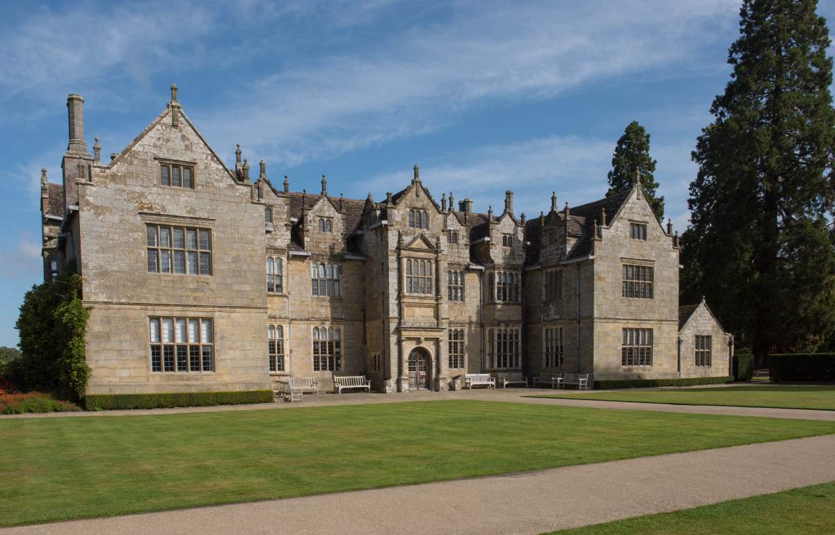 Sussex_Ardingly_Wakehurst-Place_Elizabethan-Mansion