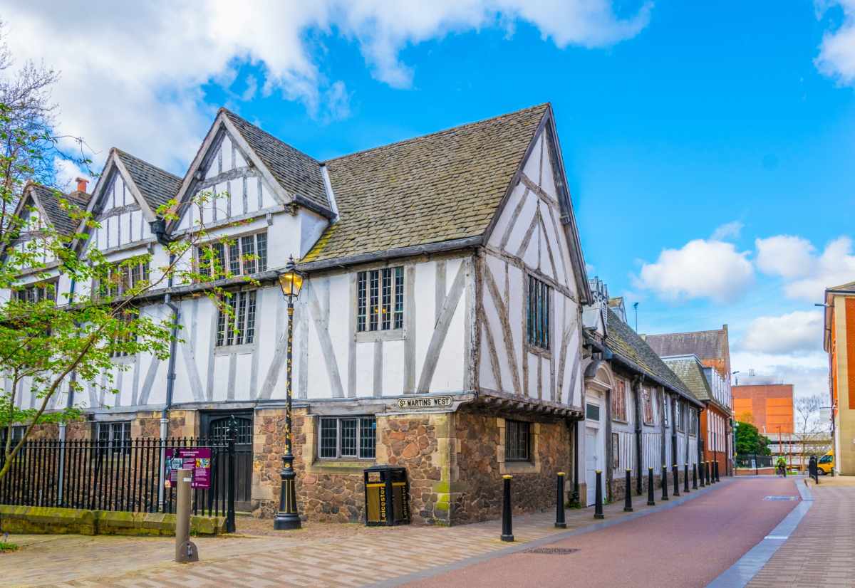 Leicestershire_cast-iron-guttering_civic-buildings_conservation