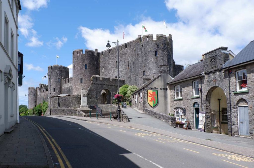 Wales_Pembrokeshire_Pembroke-Castle_heritage_listed-buildings