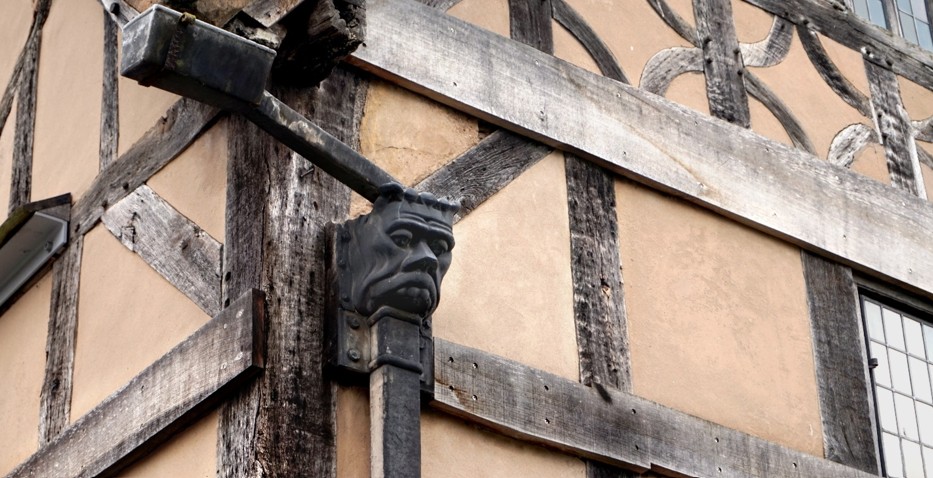 Paint-finishes-for-restoring-cast-iron-gutters-and-downpipes_historic-finishes