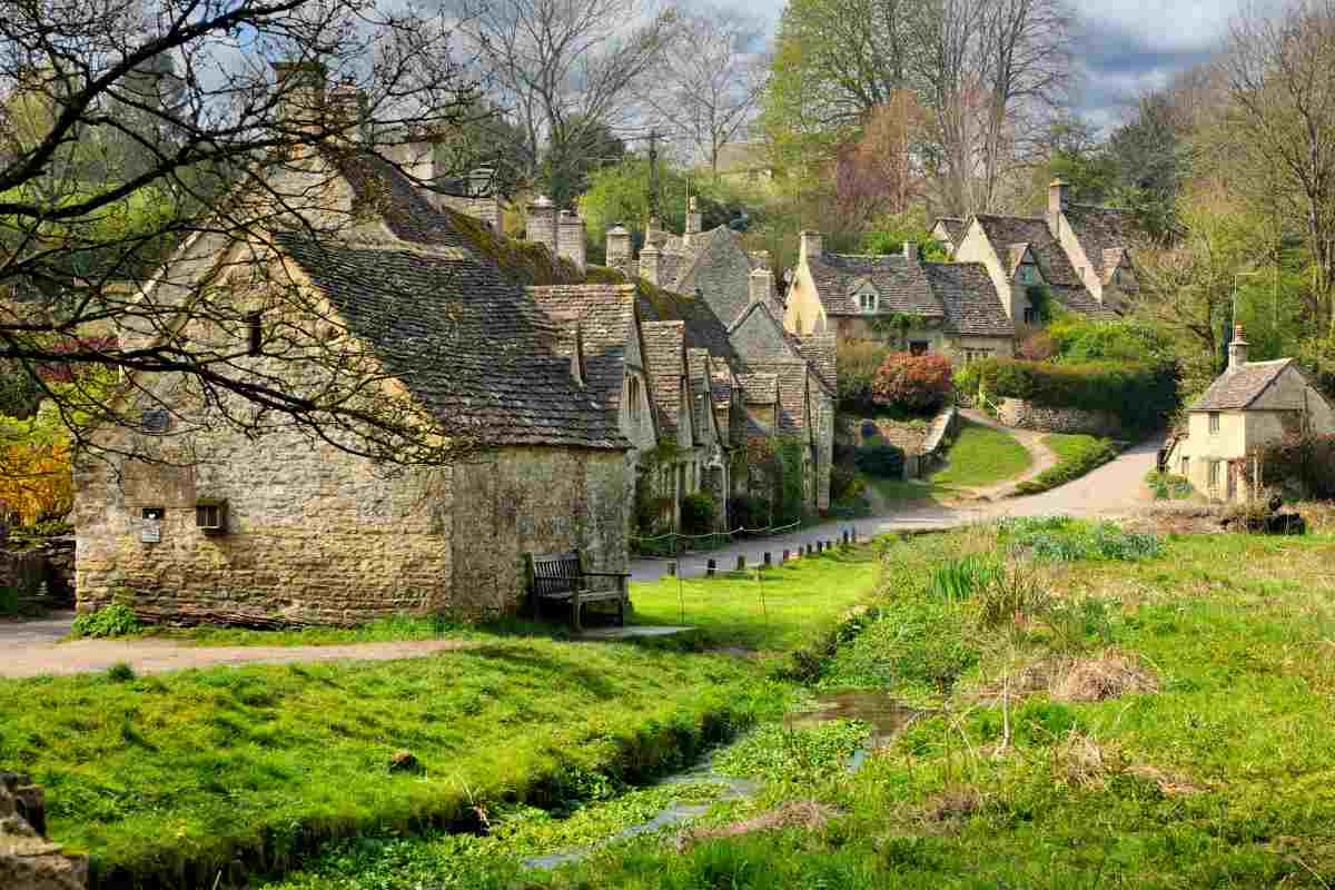Gloucestershire_Cotswolds_Bibury_Historic-and-Listed-Buildings_Conservation-and-Repair