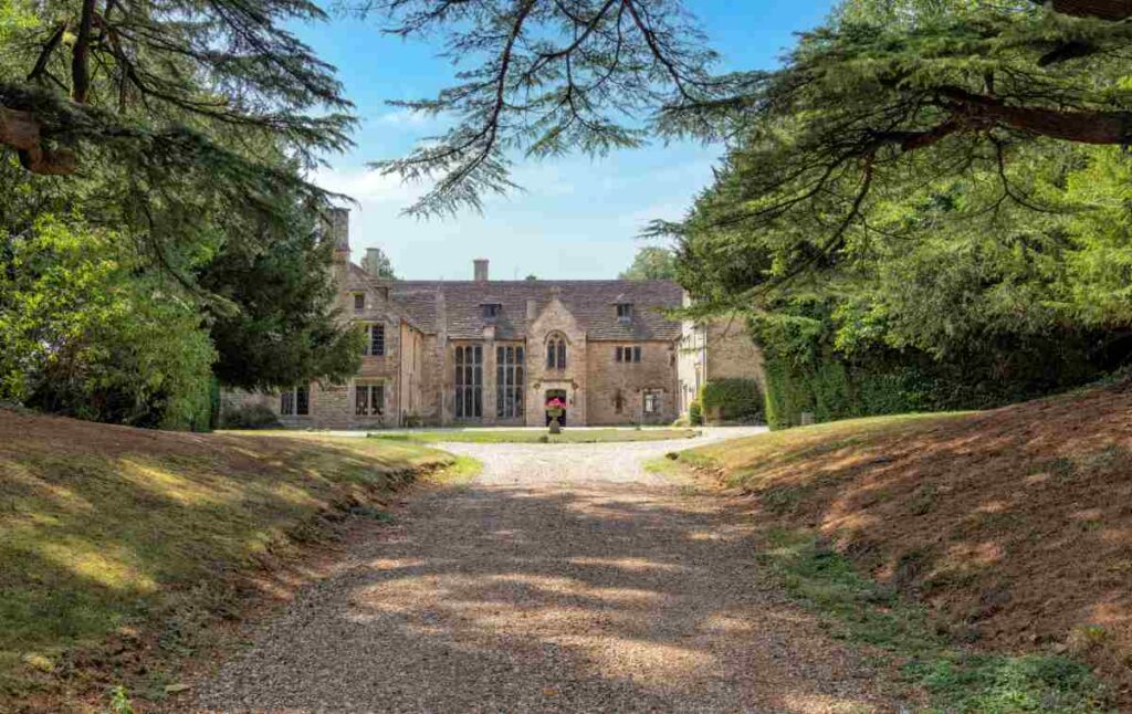 Gloucestershire_Tetbury_Chavenage-House_Listed-Building-Repairs-and-Conservation