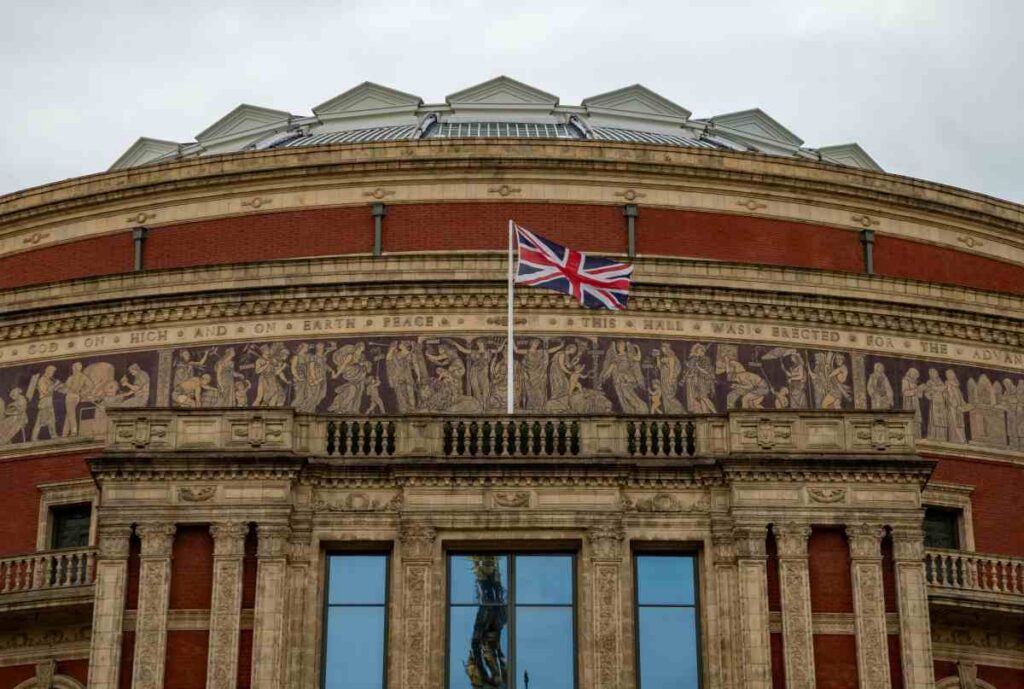 London_Royal-Albert-Hall_Cast-Iron-Hoppers-and-Downpipes