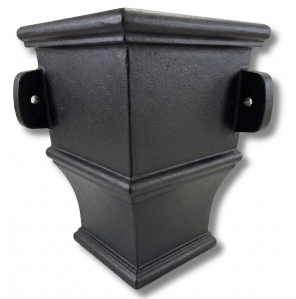 Bagley cast iron hopper head, No.107, corner variant with fixing ears