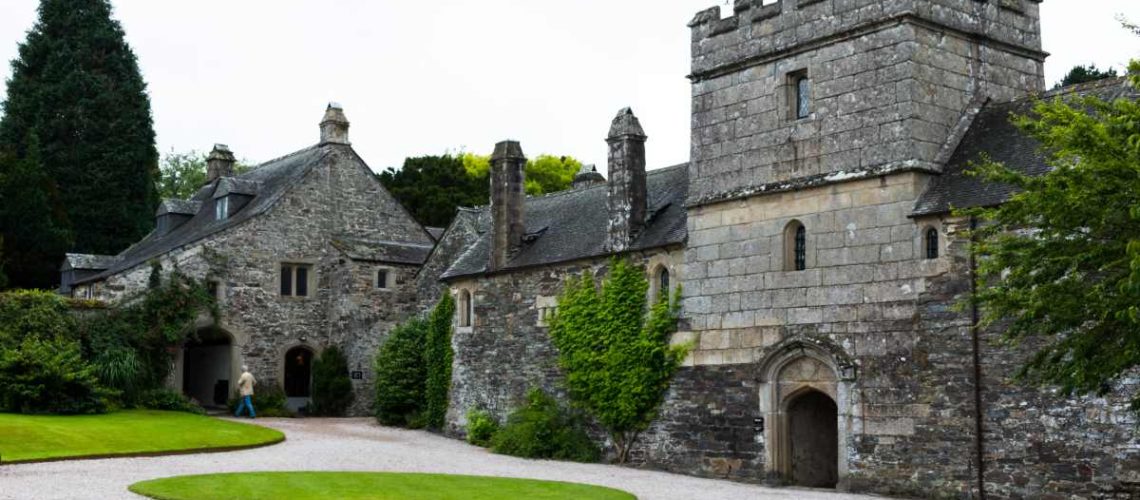 Cornwall_Listed-Buildings_Cast-Iron-Downpipes