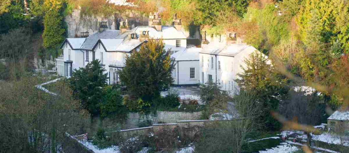 Estate_cast-iron-rainwater-systems_guttering_hoppers-and-downpipes.