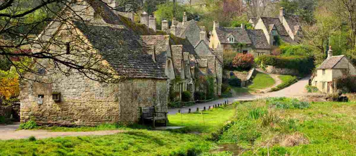 Gloucestershire_Cotswolds_Bibury_Historic-and-Listed-Buildings_Conservation-and-Repair