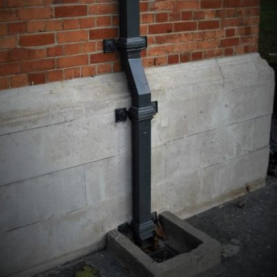 Rectangular-cast iron downpipe-offset