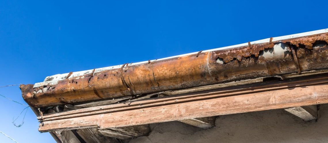 Steel-gutter-rusted-on-listed-building_steel-guttering-on-period-house