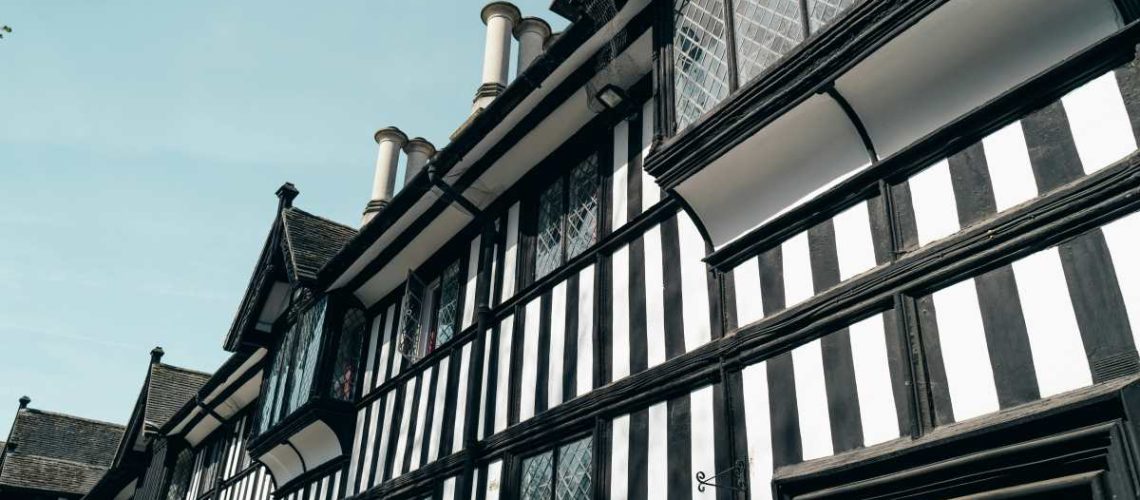 Tudor_Timber-framed-building_cast-iron-gutter-on-Tudor-building