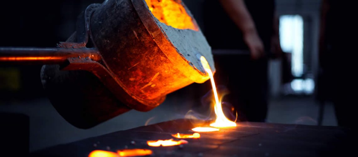 Casting_ pouring molten iron