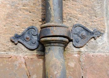 cast-iron-round-downpipes_Scotland_ornamental-earbands